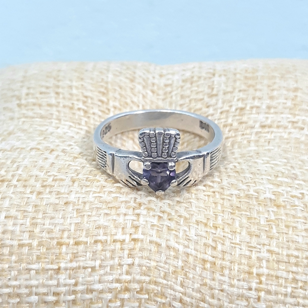 *Sz 8 womens vintage 1980s Sterling Silver Claddagh Ring Signed 925 DM Purple - Picture 2 of 16